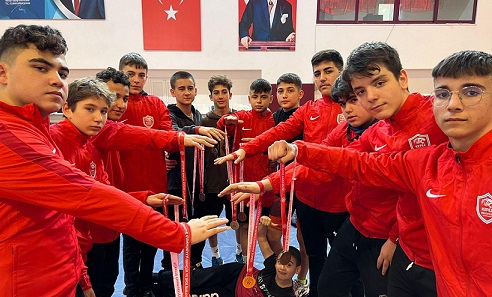 Grekoromen şampiyonu Kepez