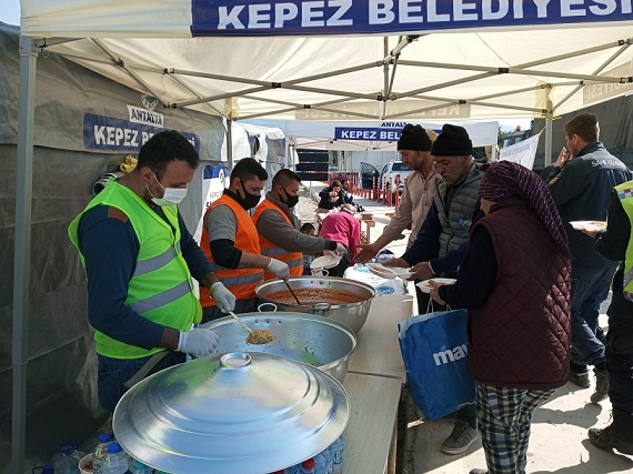 Kepez’in 8 Sahra Mutfağından günde 30 bin kişiye sıcak yemek