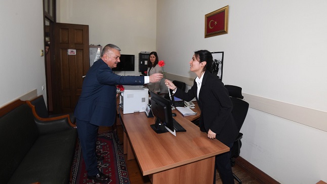 Vali Yazıcı 8 Mart Dünya Kadınlar Günü’nü Kutladı