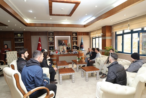 Rektör Özkan, deprem bölgesinden dönen Mağara Araştırmaları Topluluğu ile görüştü