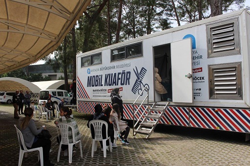 Mobil Kuaför depremzedeler için Akseki ve Kemer’de