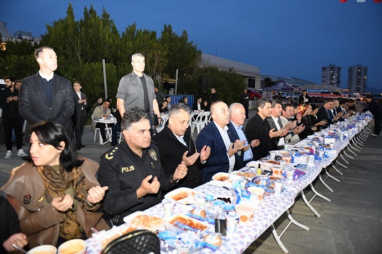 Aksulular İftarda Bir Araya Geldi