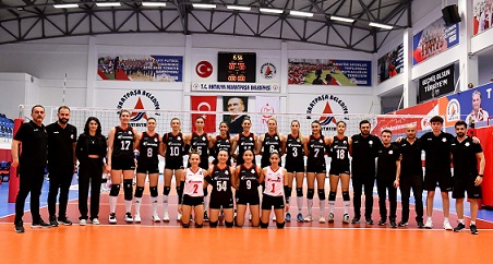 Muratpaşa’nın Sultanları Vakıfbank’ı 3-1’le geçti