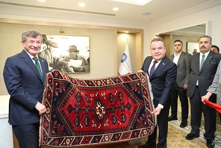 Ahmet Davutoğlu’dan Başkan Böcek’e ziyaret