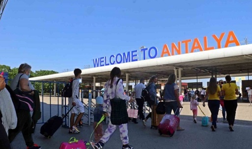 Antalya 2023 yılında turist rekoru kırmaya hazırlanıyor