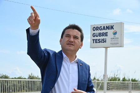 Başkan Köleoğlu Birincilik Ödülünü Organik Gübre Tesisi Çalışanlarına Götürdü