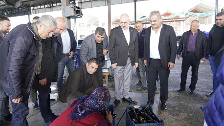 İYİ’ler hal esnafının sorunlarını dinledi