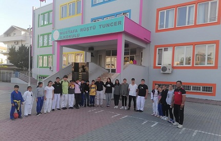 Kemer Belediyesi’nden sporculara ulaşım desteği