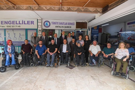 Vali Yazıcı Hayatın zorluklarını birlikte paylaşarak aşacağız