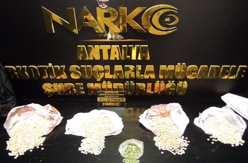 Antalya’da Emniyet Ekipleri Uyuşturucu Satıcılarına Göz Açtırmıyor