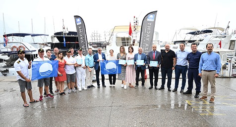 Kemer’de 4 tekneye mavi bayrak belgesi verildi