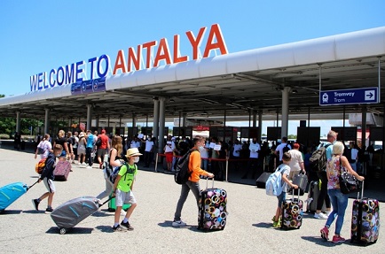 Antalya’ya Hava yoluyla gelen Turist Sayısı 2 Milyon 110 bini geçti