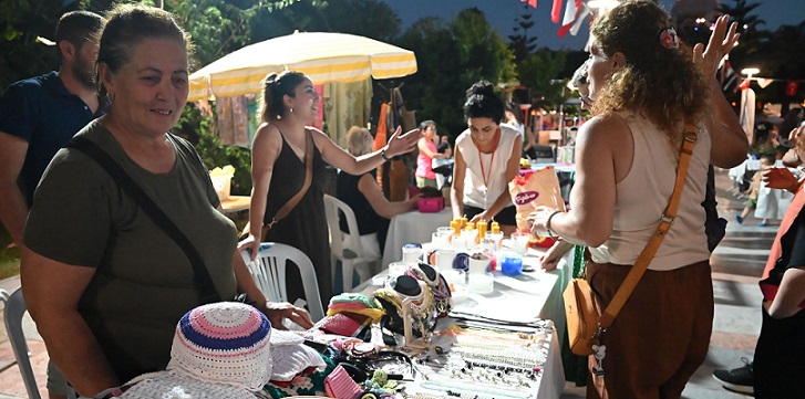 Kemer’de üreten ev hanımları kermesi