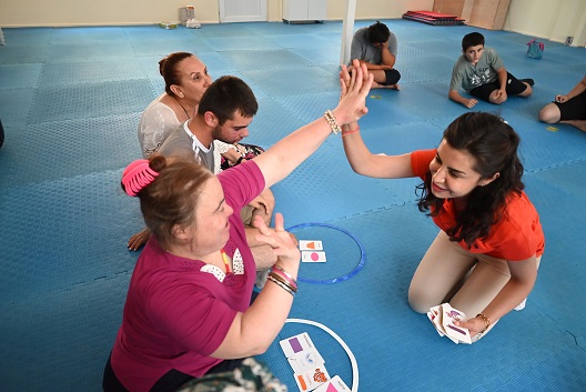 Engelli bireyler sosyal hayata adapte oluyor