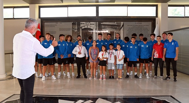 Başkan Şükrü Sözen Şampiyon Sporcuları Ağırladı