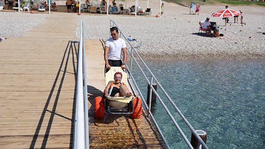 Konyaaltı Engelsiz Plajı bu yılda engellilerin gözdesi