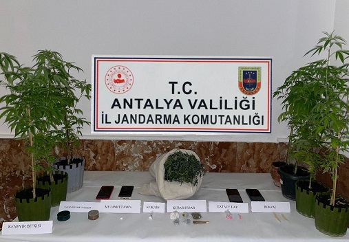 Kemer’de 17 Şüpheli Şahıs Suçüstü Yakalandı