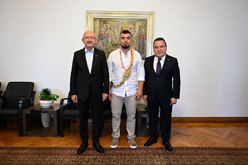 Başkan Böcek ve Başpehlivan Zeybek’ten CHP Genel Başkanı Kılıçdaroğlu’na ziyaret