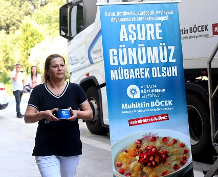 Büyükşehir’den 50 bin kişiye aşure ikramı