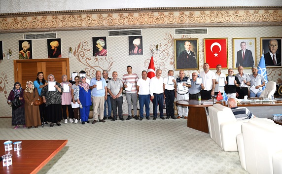 Aksu’da Vatandaşlar Tapularına Kavuşuyor