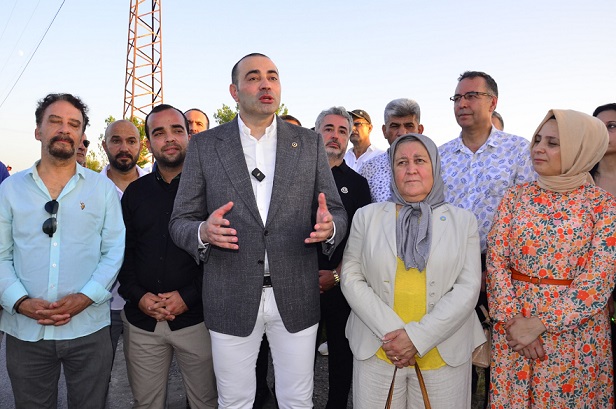 İYİ Partili Kaya yeni yapılacak Manavgat Devlet Hastanesi ile ilgili basın açıklaması yaptı