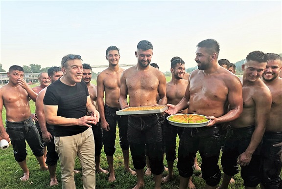 Güreş Ağası’ndan Güreş Takımına Moral Ziyareti