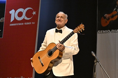 Gitarın 12 yıllık yolculuğu