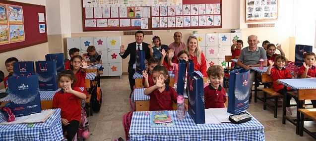 Başkan Köleoğlu’ndan Birinci Sınıf Öğrencilerine Kırtasiye Desteği