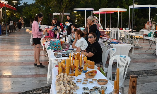 Kemer’de “Üreten ev hanımları kermesi”