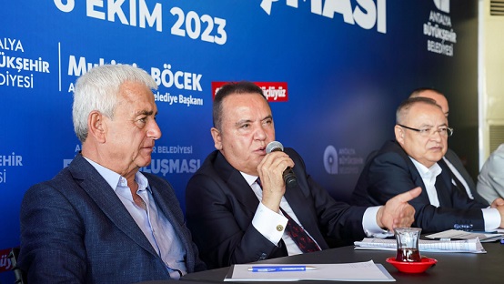 Başkan Böcek, seçim startını Finike’den verdi