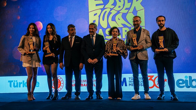 Ezber Bozan Tasarımcılar Ödüllerine Kavuştu