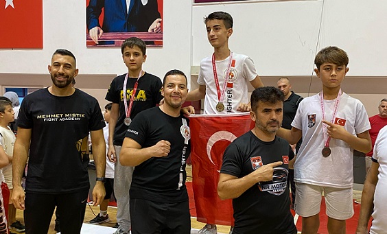 Kemer Belediyesi Kick Boks takımından 6 madalya