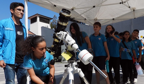 Astronomi profesörü Derman, Antalya Bilim Merkezi’nde öğrencilerle buluştu