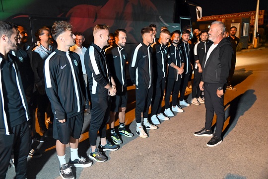 Manavgat Belediyespor Sezon Öncesi Yemekte Bir Araya Geldi
