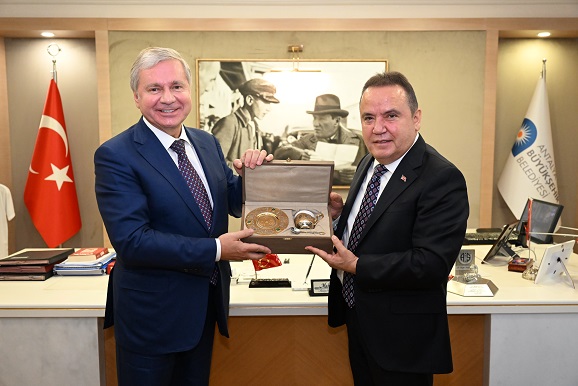Moskova Hükümeti Başkanı Başkan Böcek’i ziyaret etti