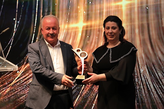 Başkan Şahin’e “Şeffaf Belediyecilik” Ödülü