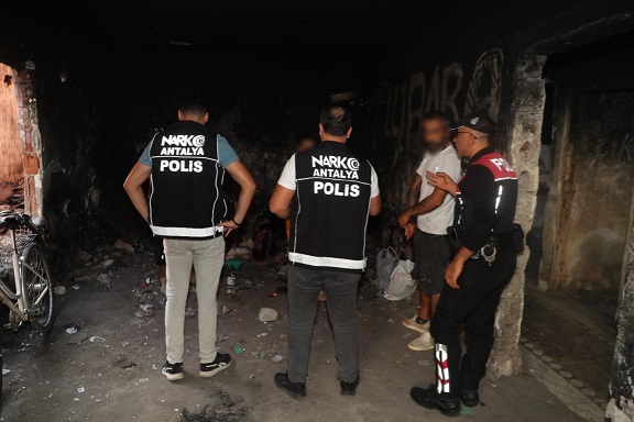 Metruk Binalar ve Şüpheli Şahıslar Üzerinde Şok Uygulama
