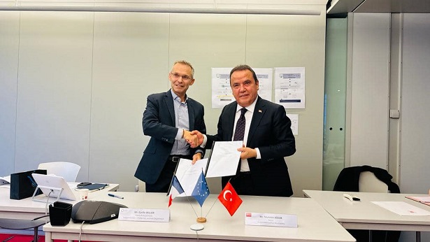 Başkan Böcek Fransa’da