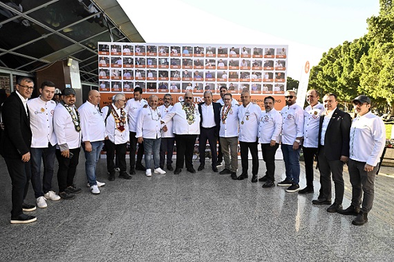 Uysal, GastroAntalya’yı ziyaret etti