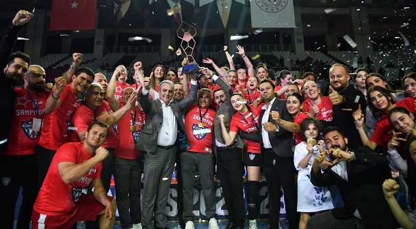 Şampiyon Konyaaltı Avrupa yürüyüşünü sürdürüyor