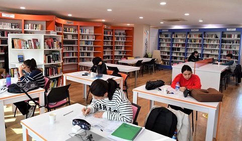 Konyaaltı Belediyesi Kütüphanesi Buluşma Noktası Oldu