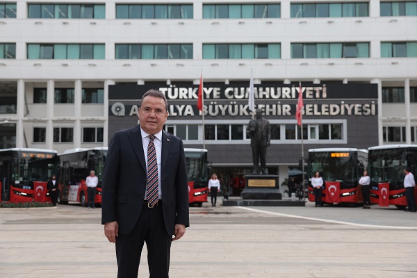 Büyükşehir toplu taşıma filosuna 20 yeni otobüs kattı