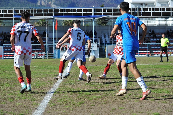 Kemer Belediye Spor evinde dolu dizgin