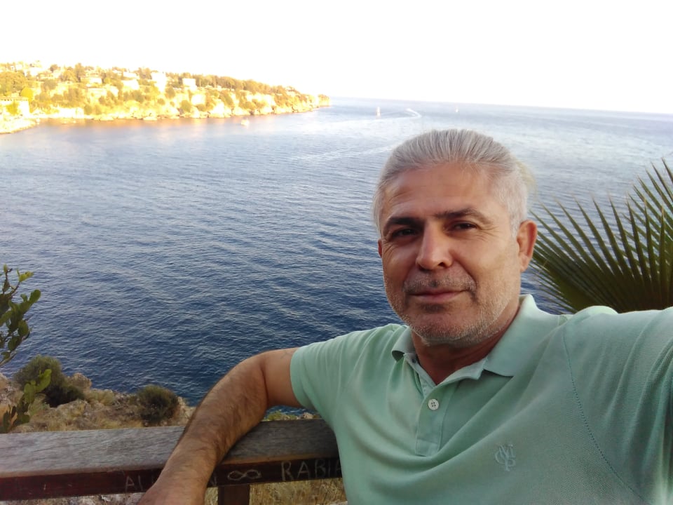 Yazar Hakki İşbecer Zenginimiz bedel verir, askerimiz fakirdendir