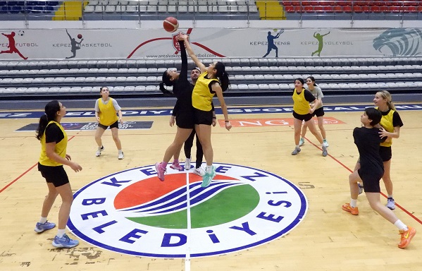 Şampiyon kızların tatlı rekabeti