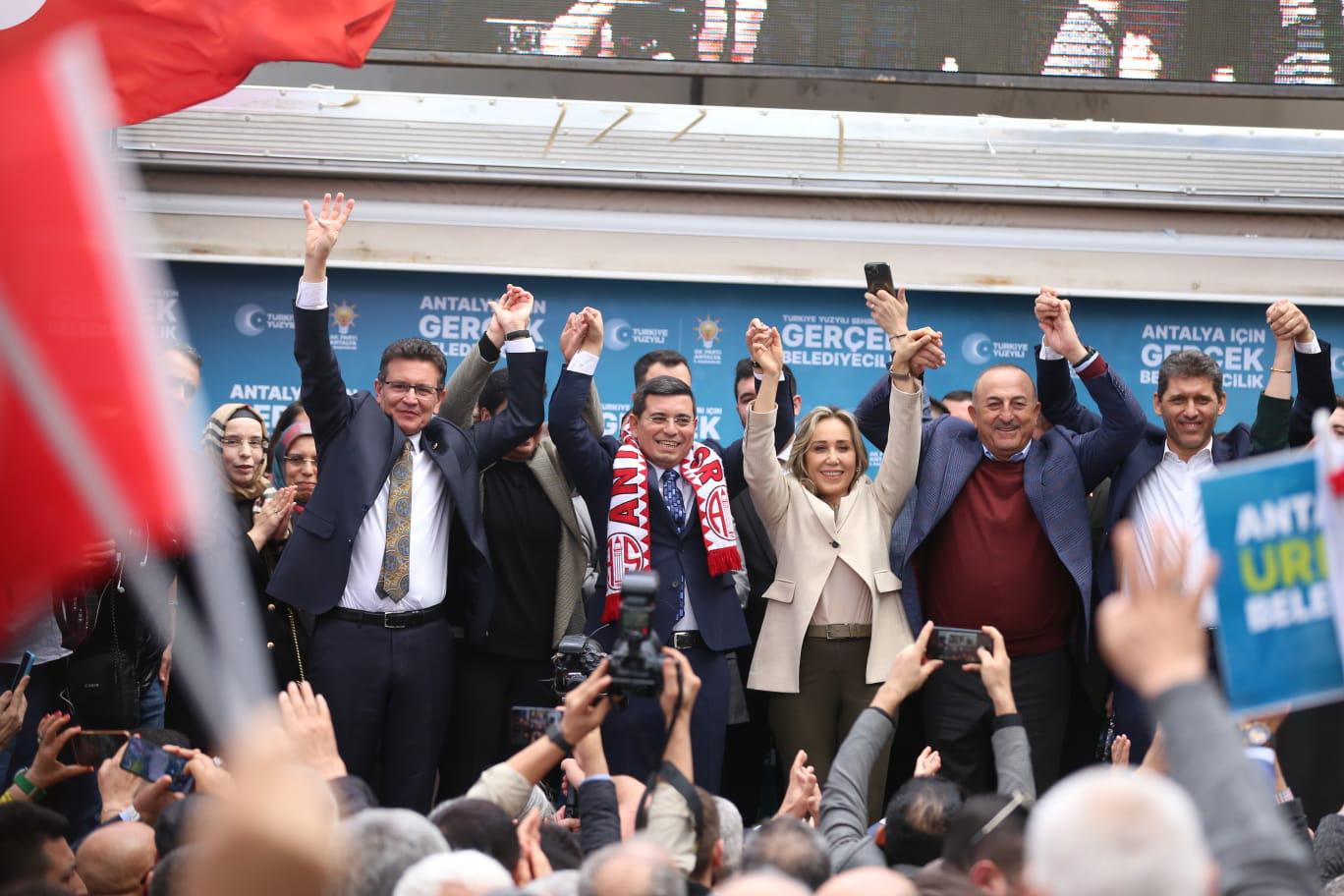 Tütüncü’ye coşkulu karşılama