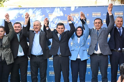 Tütüncü: “Hizmette Alanya’yı da, Antalya’yı da tutabilene aşk olsun”