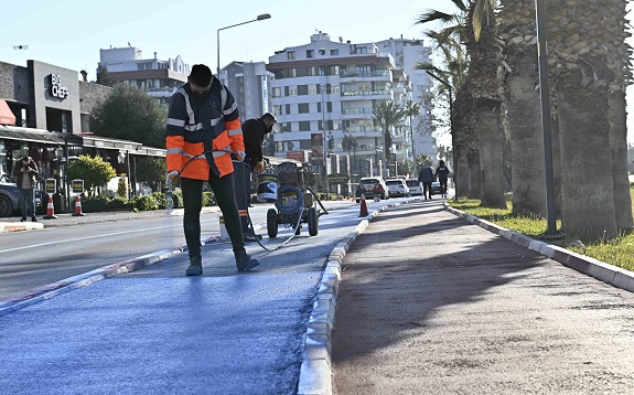 Muratpaşa’da Bisiklet yolu boyanıyor