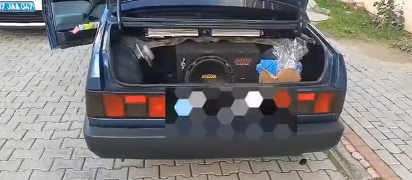Antalya’da Jandarmadan Yüksek Ses Müzik Dinleyen Sürücülere Para Cezası