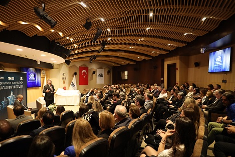 Moda endüstrisinin yıldızları ödüllerine kavuştu